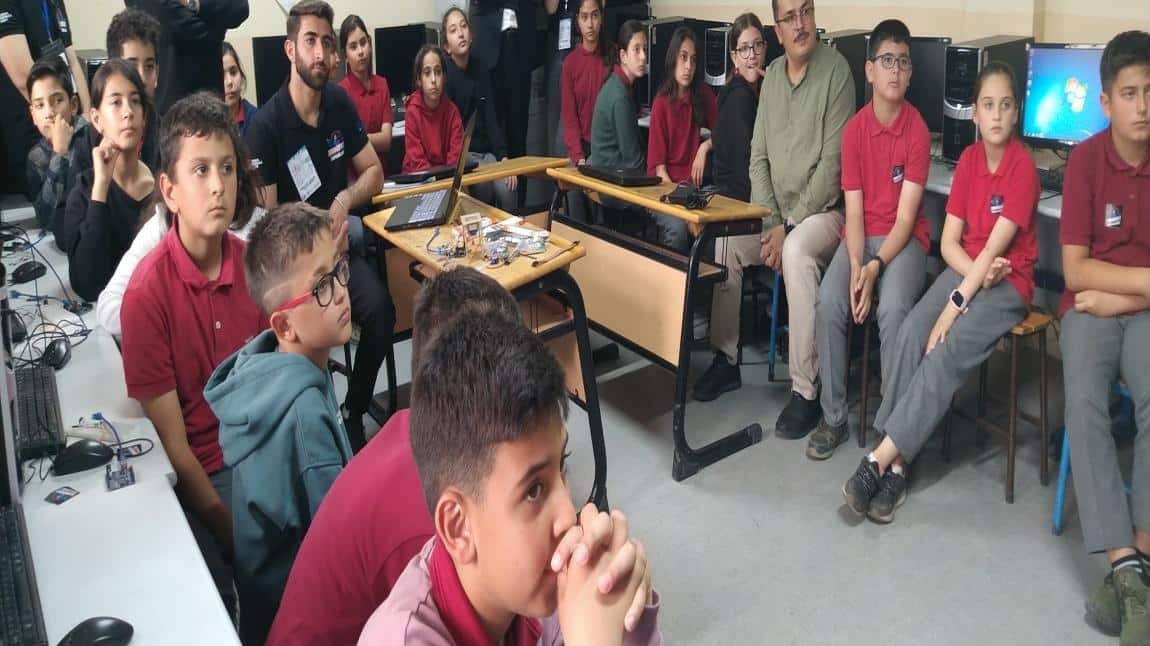 İSUBÜ Teknofest Ekibi Okulumuzu Ziyaret Etti